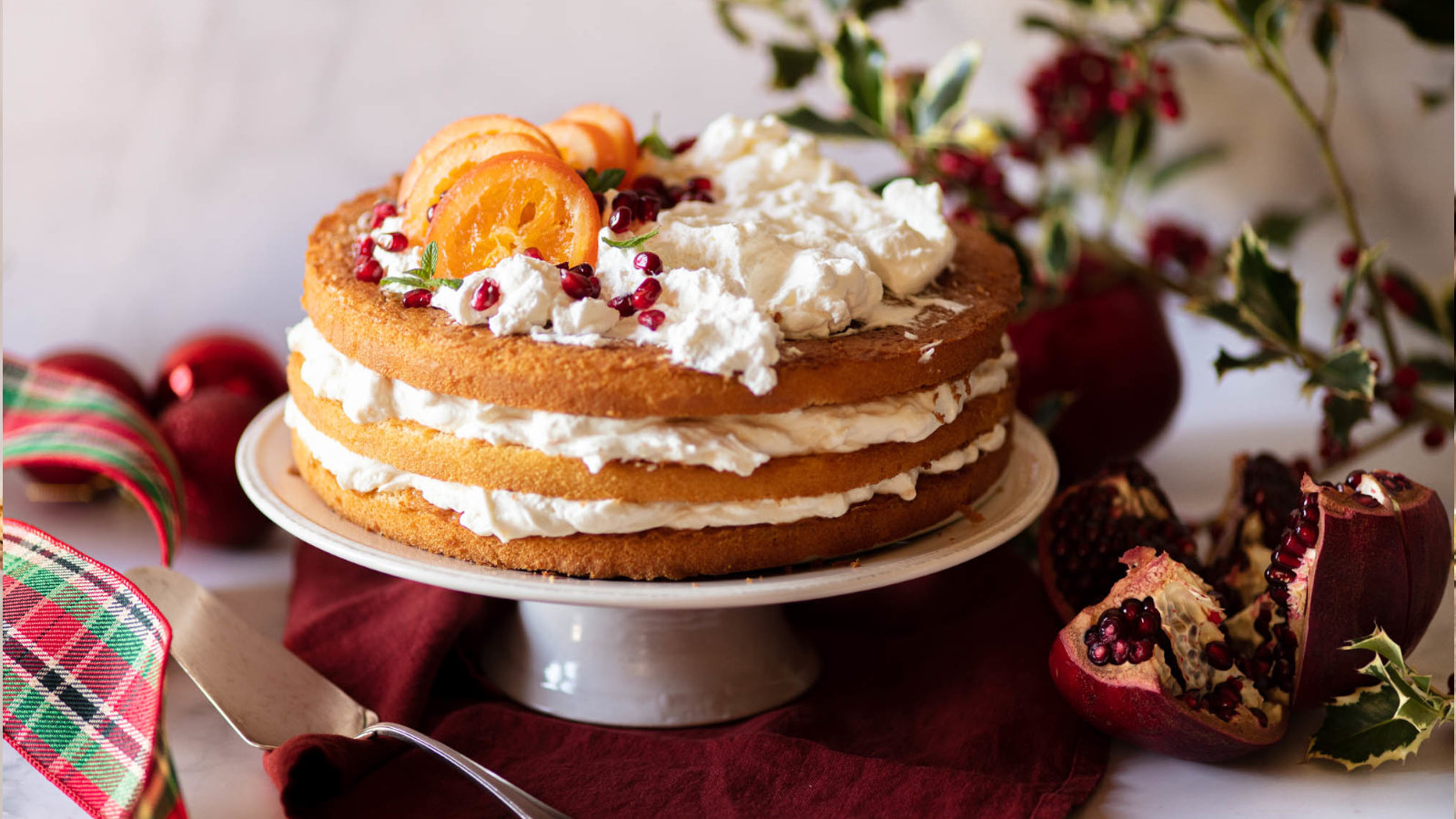 Torta a strati con crema al mascarpone e arancia