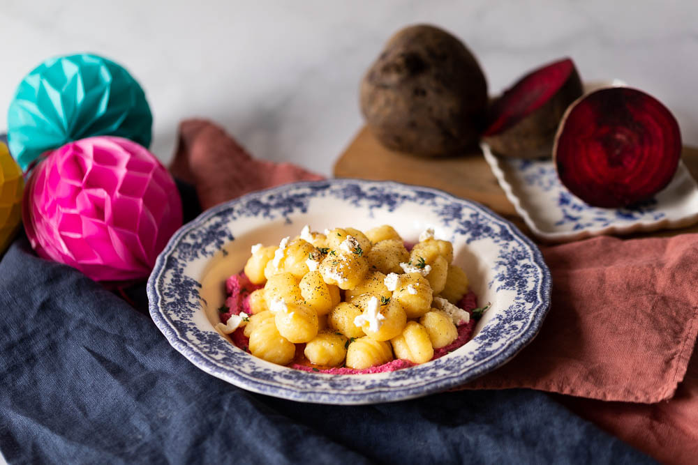 Gnocchi di ceci con ricotta e rapa rossa