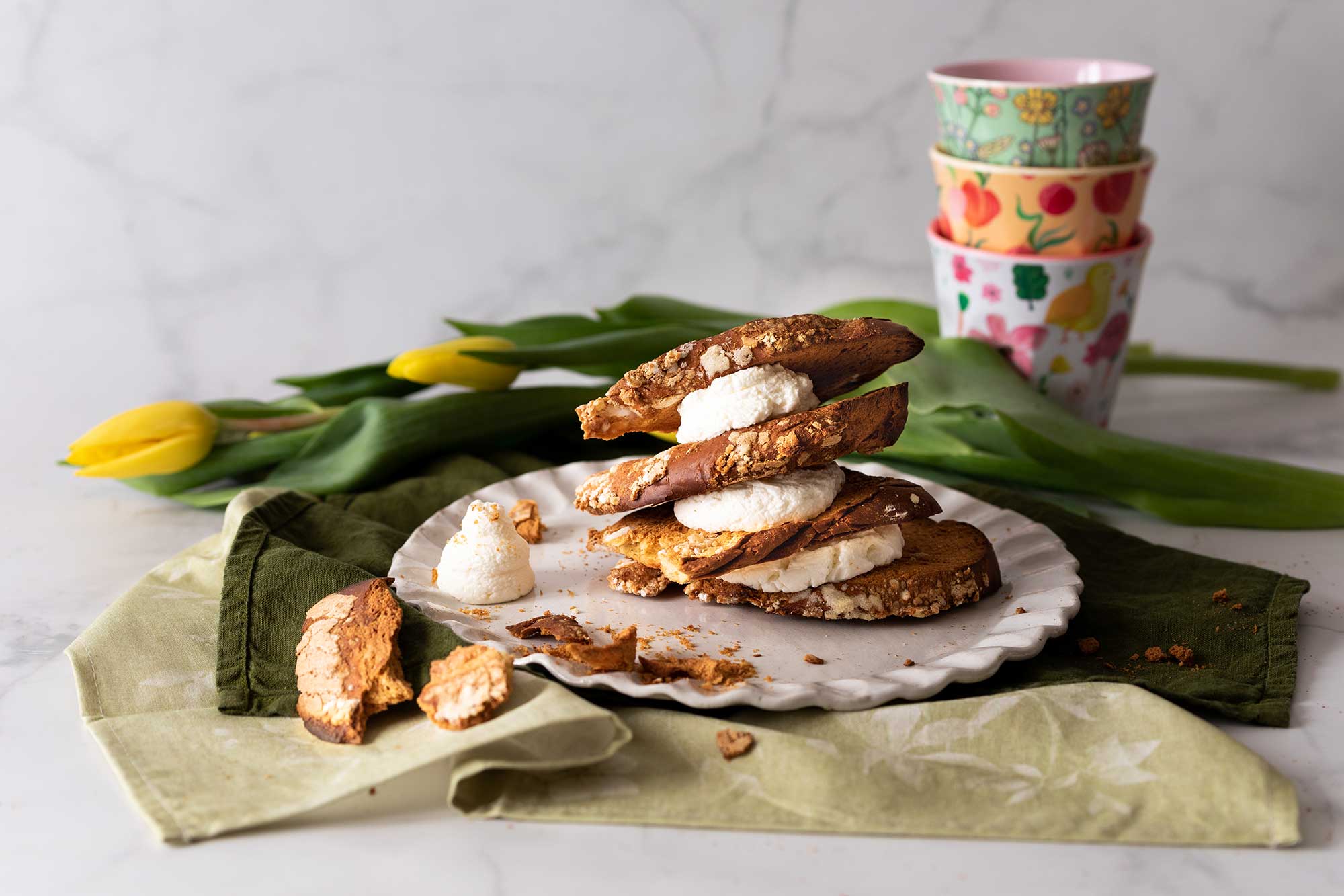 Millefoglie croccante di colomba con mousse di panna