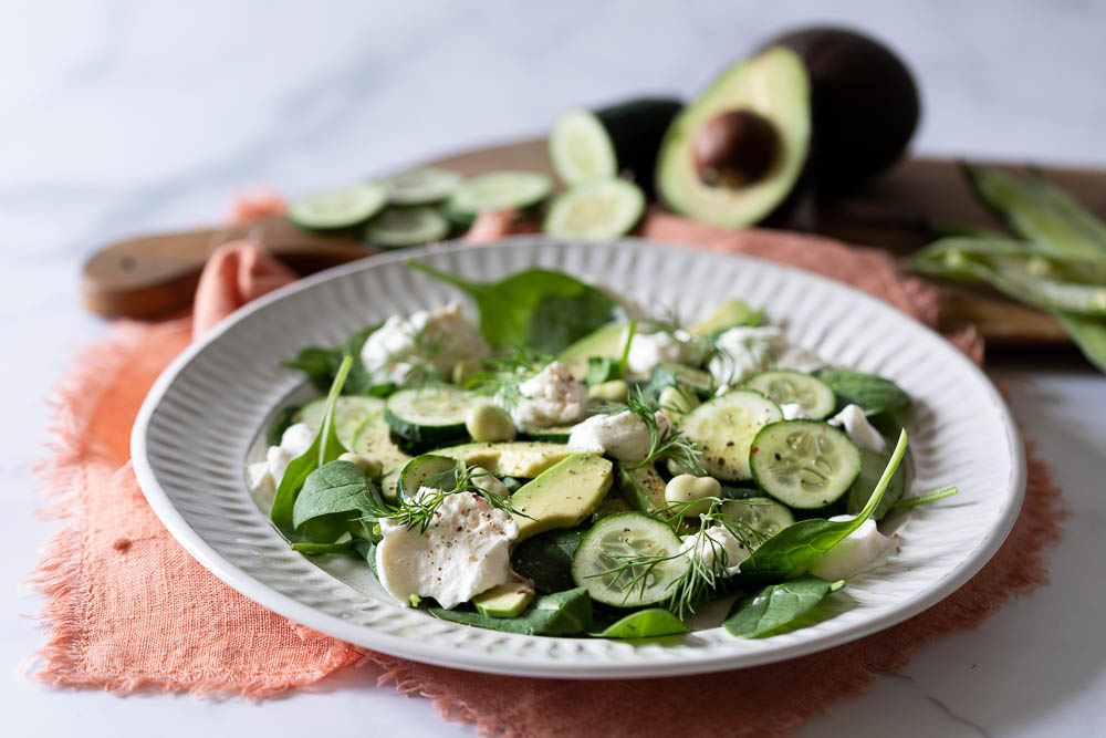 insalata di avocado, spinacino, fave, cetriolo e mascarpone