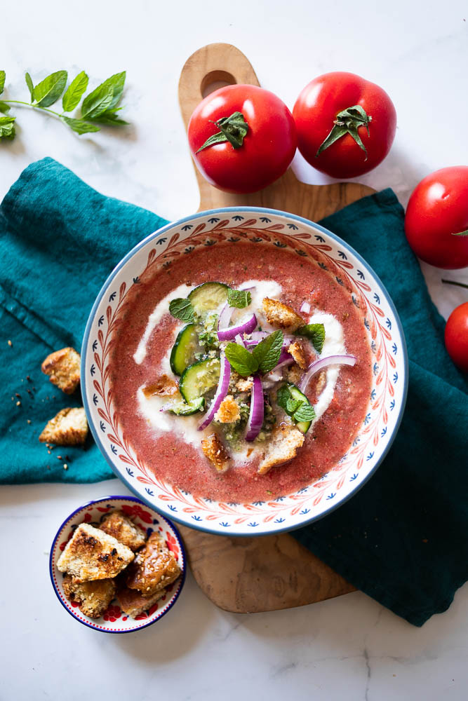 Gazpacho di pomodoro con menta e burrata